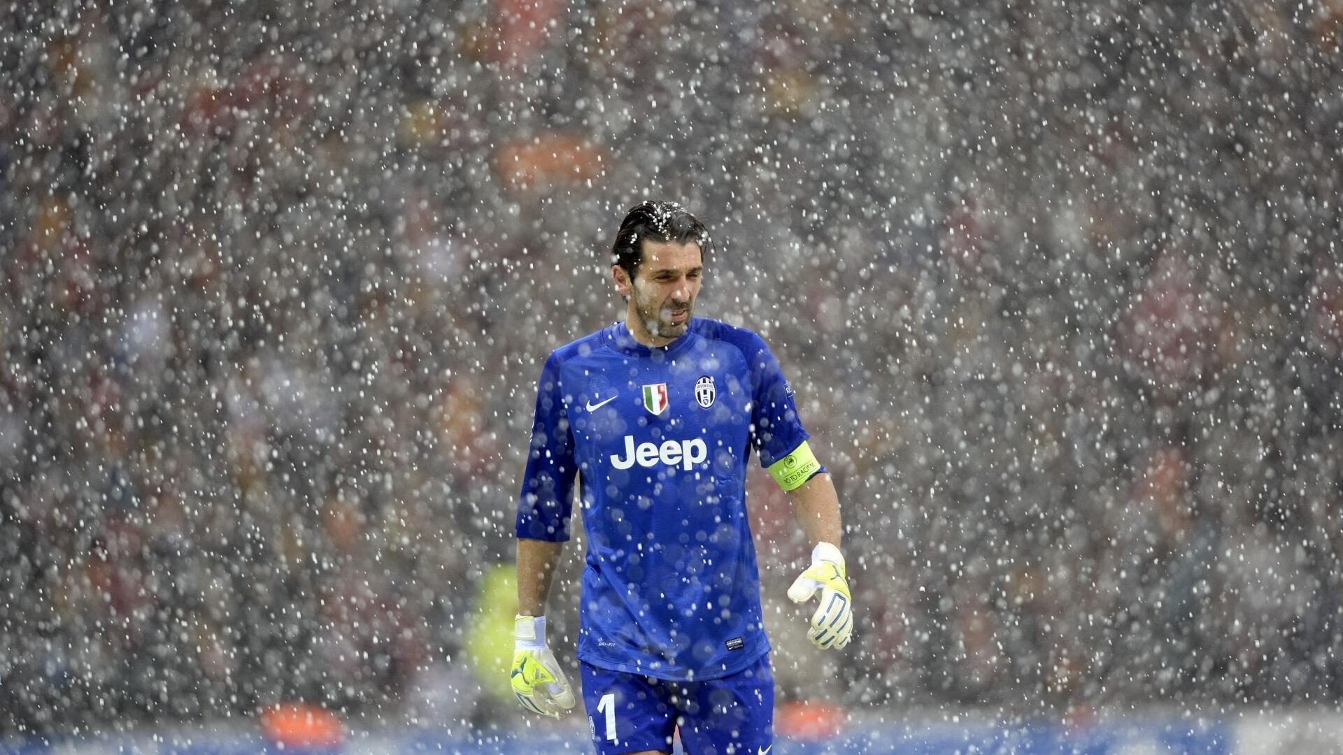 《布克表现出色，带领球队拼搏至最后一刻》，布克入场